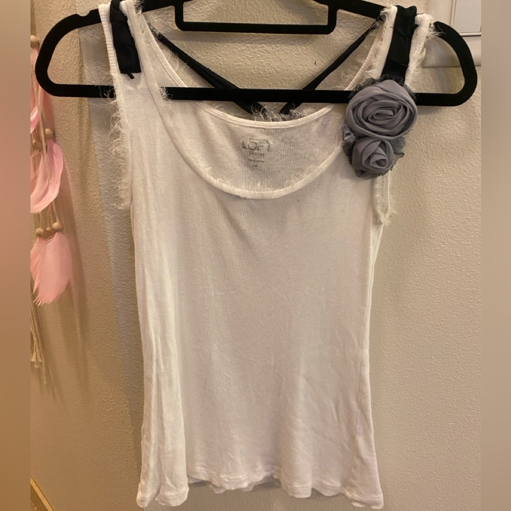 Ann Taylor LOFT White Tank Top with Floral Accent, Size MP (Petite)